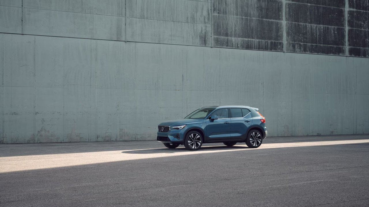 Is the 2026 Volvo XC40 Built to Handle Ontario’s Tight City Parking?