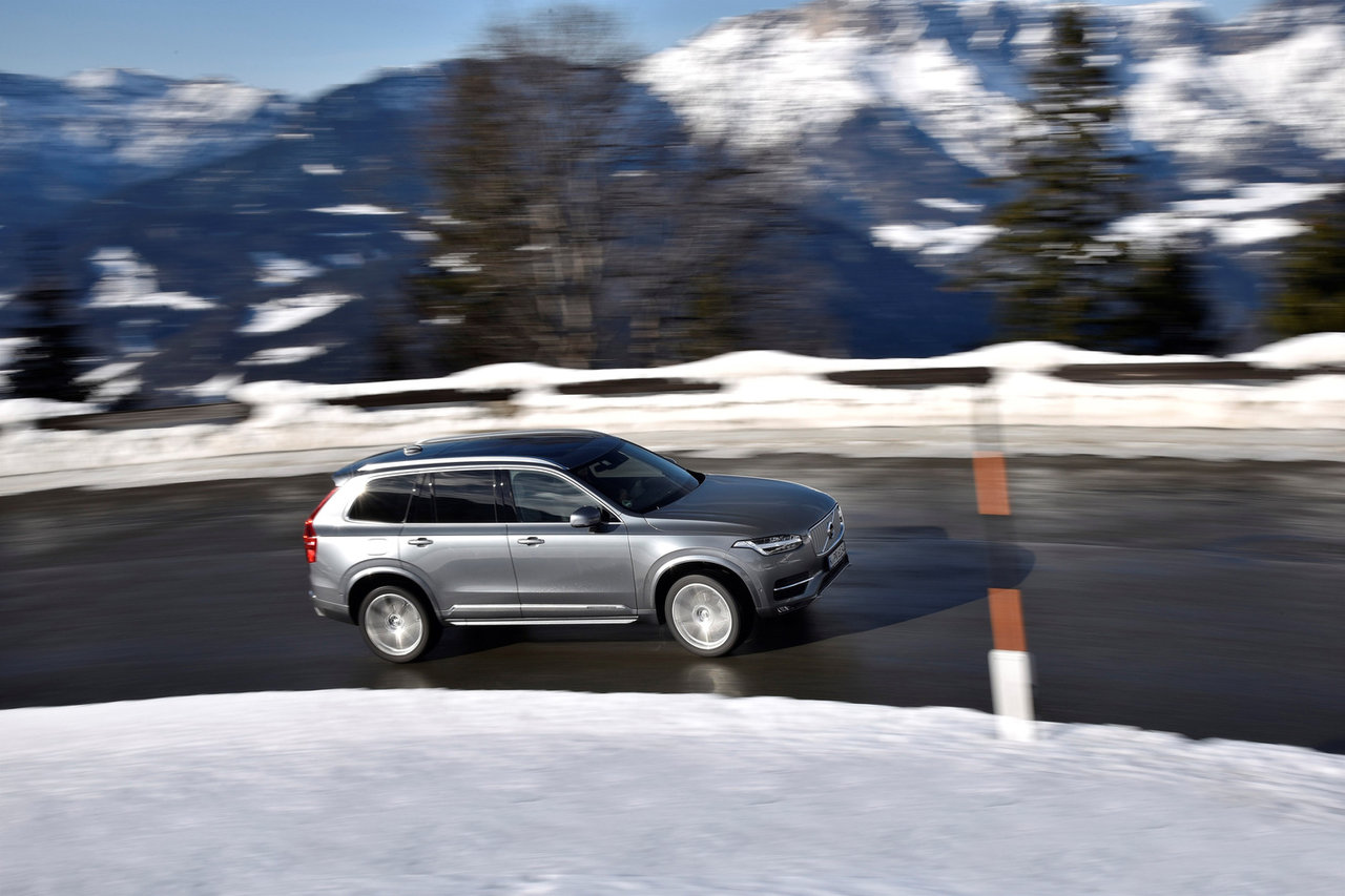 5 Ways to Stay Safe in a Snowstorm with Your Volvo