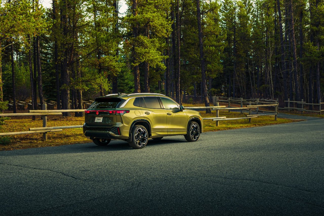 Does the 2026 Volkswagen Tiguan Have AWD? 12 Straight Answers for North Shore Buyers