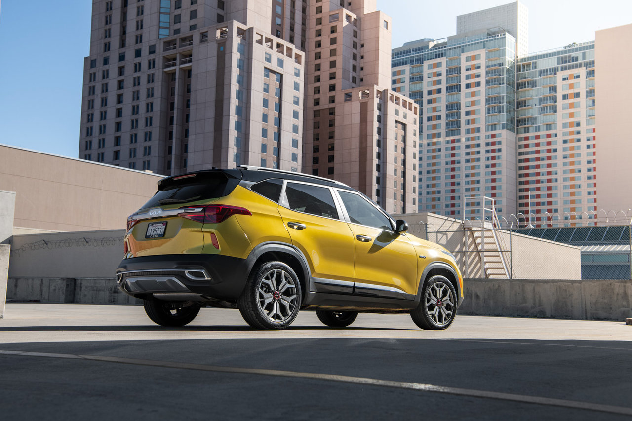 2022 Kia Seltos vs. 2022 Hyundai Kona: The Seltos Has More to Offer