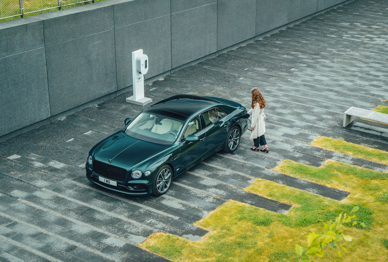 Voici ce qu'il faut savoir sur les modèles hybrides Bentley 2023 - Bentayga et Flying Spur