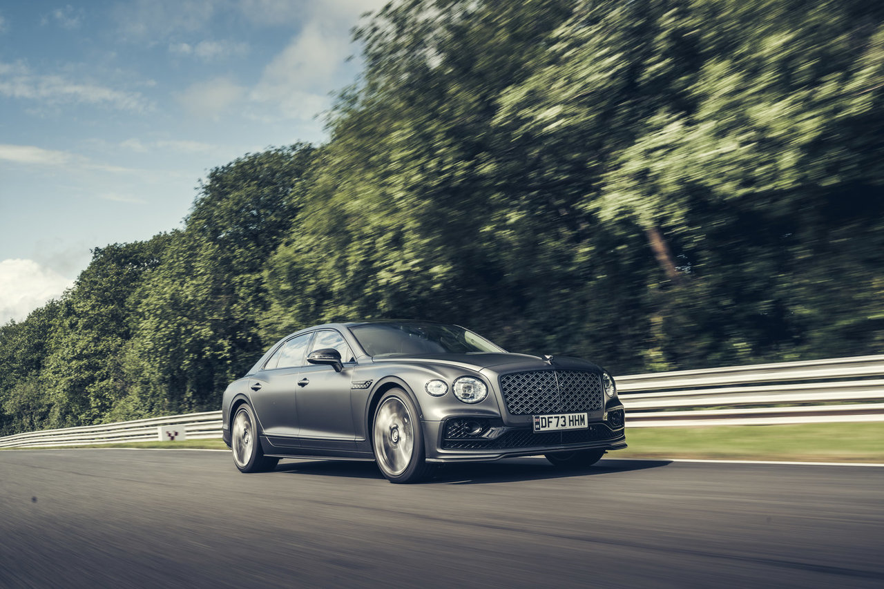 L'art d'arriver sans effort : maîtriser toutes les occasions à bord de la Bentley Flying Spur 2024