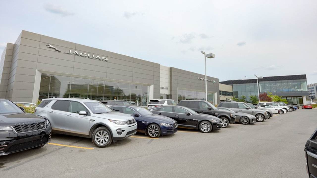 Le concessionnaire derrière la voiture : comment Decarie Motors transforme l'achat d'occasion