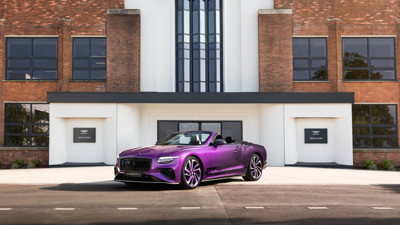 80 ans de Bentley à Crewe : une Continental GTC unique en Supernova Purple Ombre