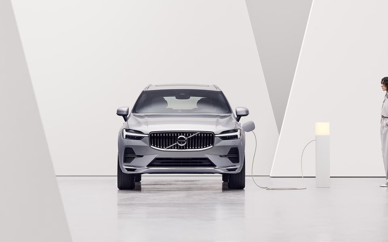 2023 Volvo XC60 Hybrid Luxury Midsize SUV in Vancouver
