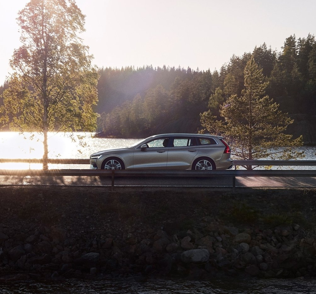 2019 Volvo V60 Overview