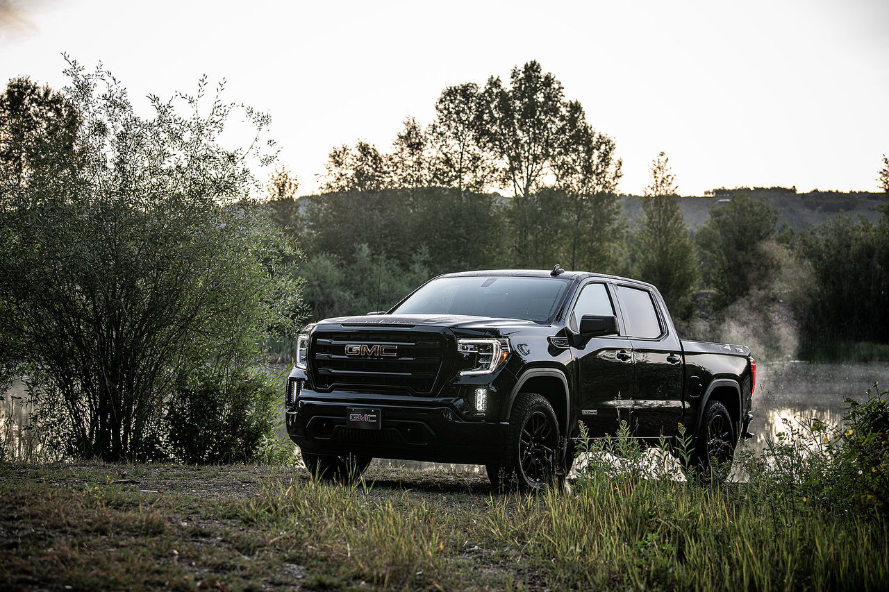 GMC Sierra 2020 vs Ford F-150 2020