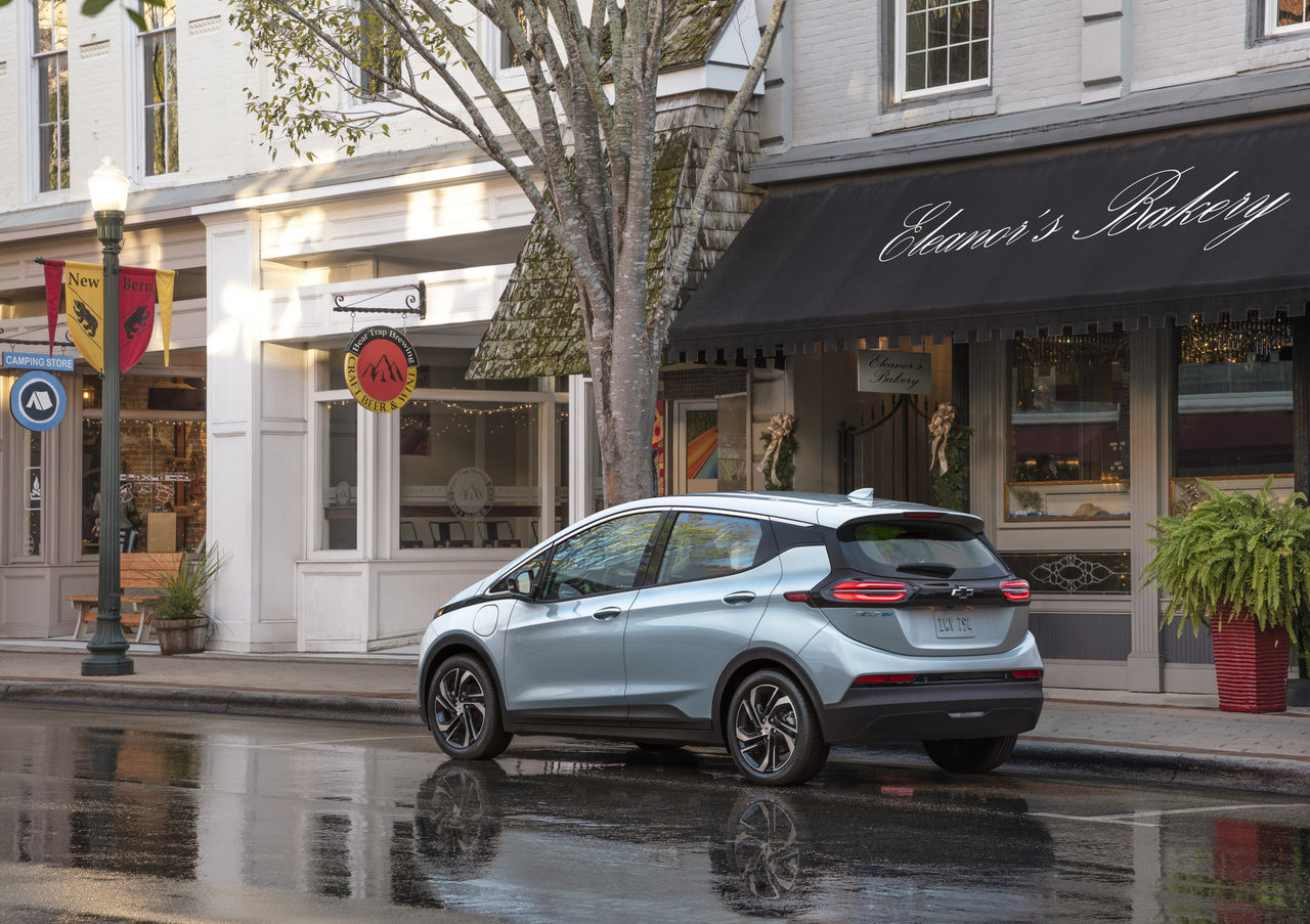 Pourquoi choisir une Chevrolet Bolt 2022 au lieu d’une Tesla Model 3 2022 ?