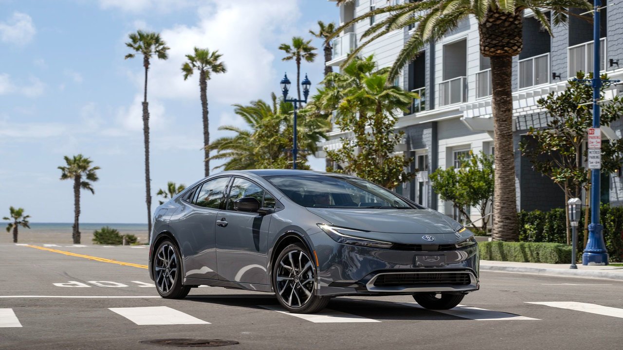 Montreal's Plug-in Hybrid Solution: 2026 Toyota Prius PHEV Balances Range and Efficiency