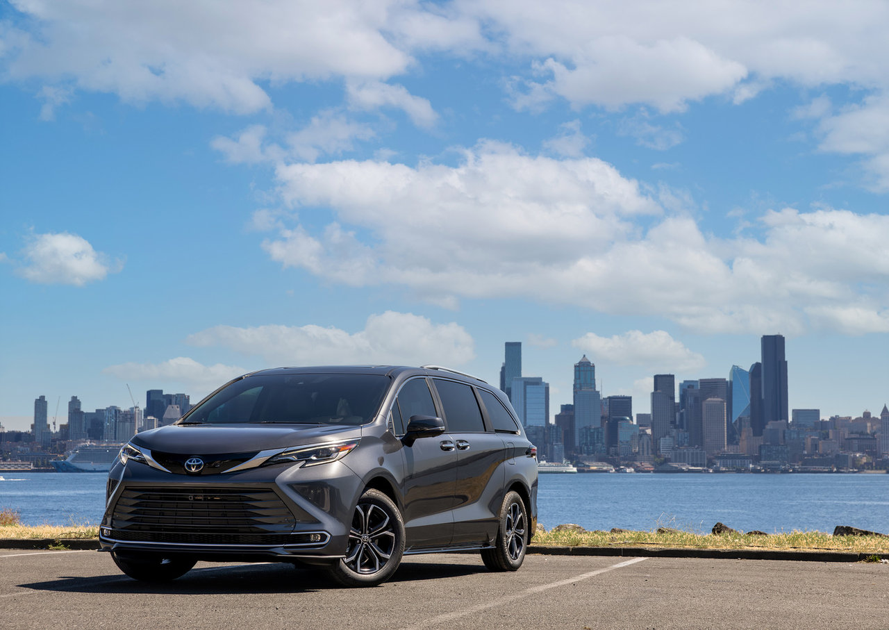 Toyota Sienna 2025 ou Honda Odyssey : Le choix familial intelligent