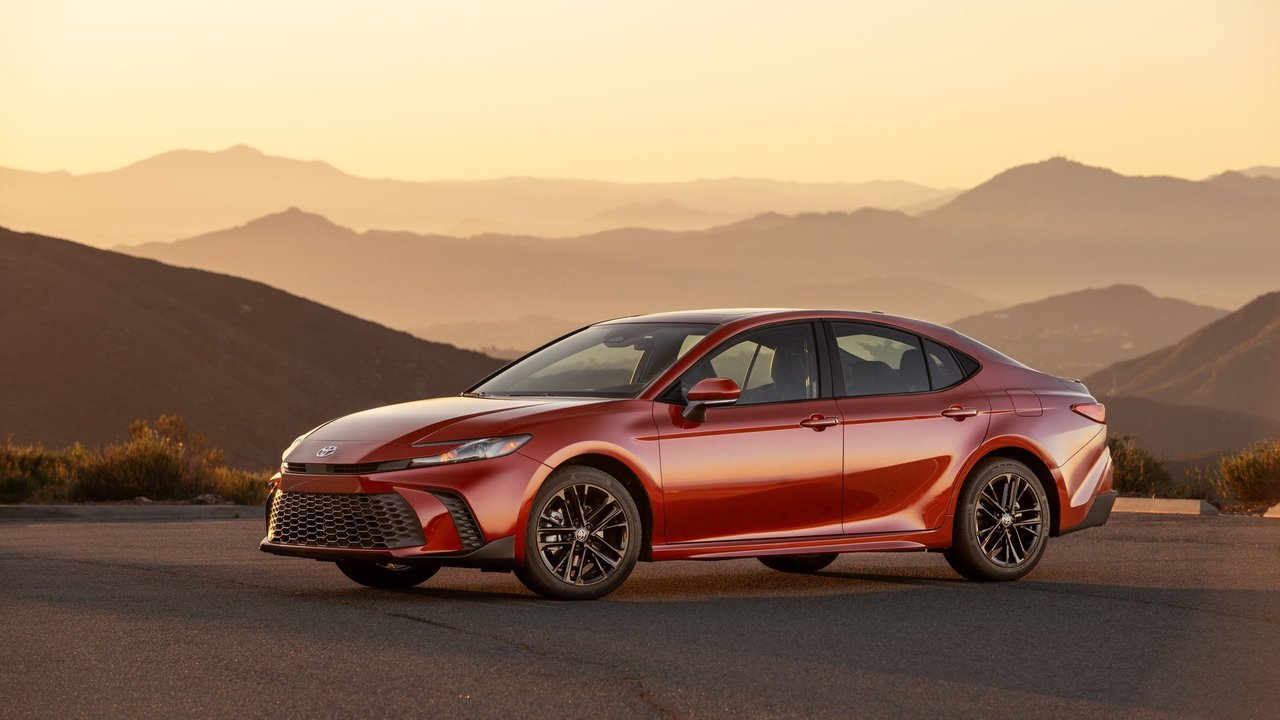 Toyota Camry hybride 2026 : comparaison des versions pour vos trajets au Québec