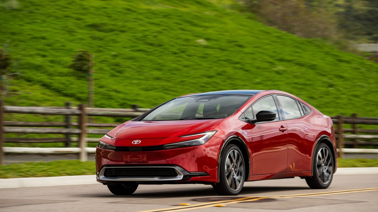 Prius ou Prius PHEV 2027 : quelle version choisir ?