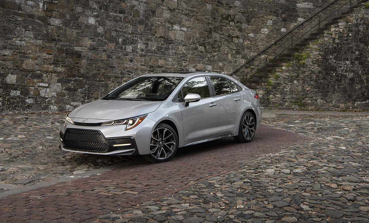 Toyota Corolla vs Hyundai Elantra : mission impossible