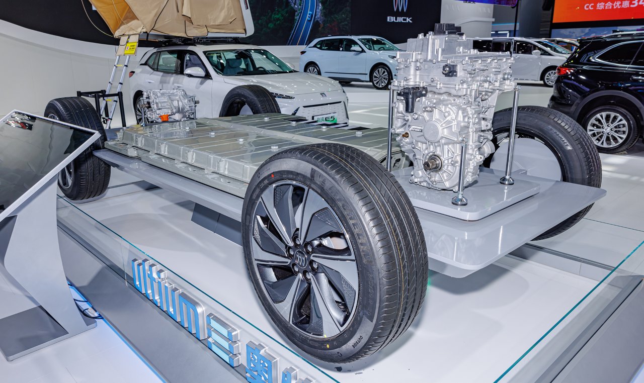What is the GM Ultium Battery and What Are Its Advantages?