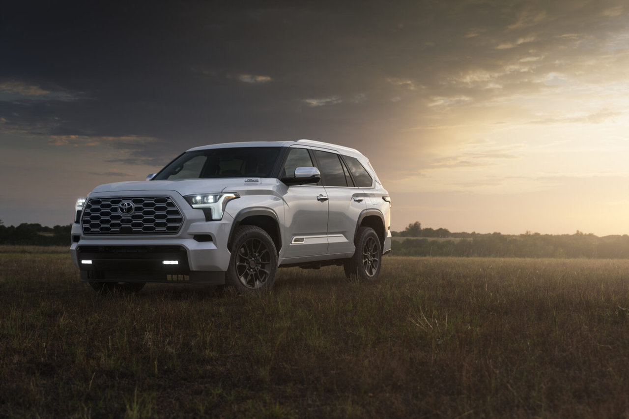 Détection au virage à gauche, aide au braquage d'urgence et plus — de série sur chaque Toyota Sequoia 2026