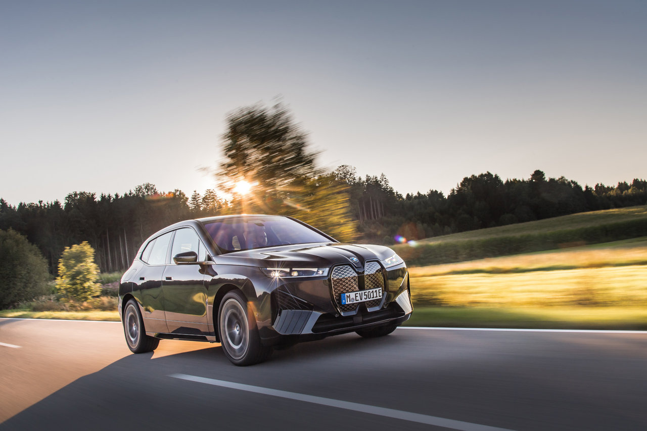 Le BMW iX3 2027 et le BMW iX 2026 : Comparaison de la taille, de l'autonomie et du « Heart of Joy »