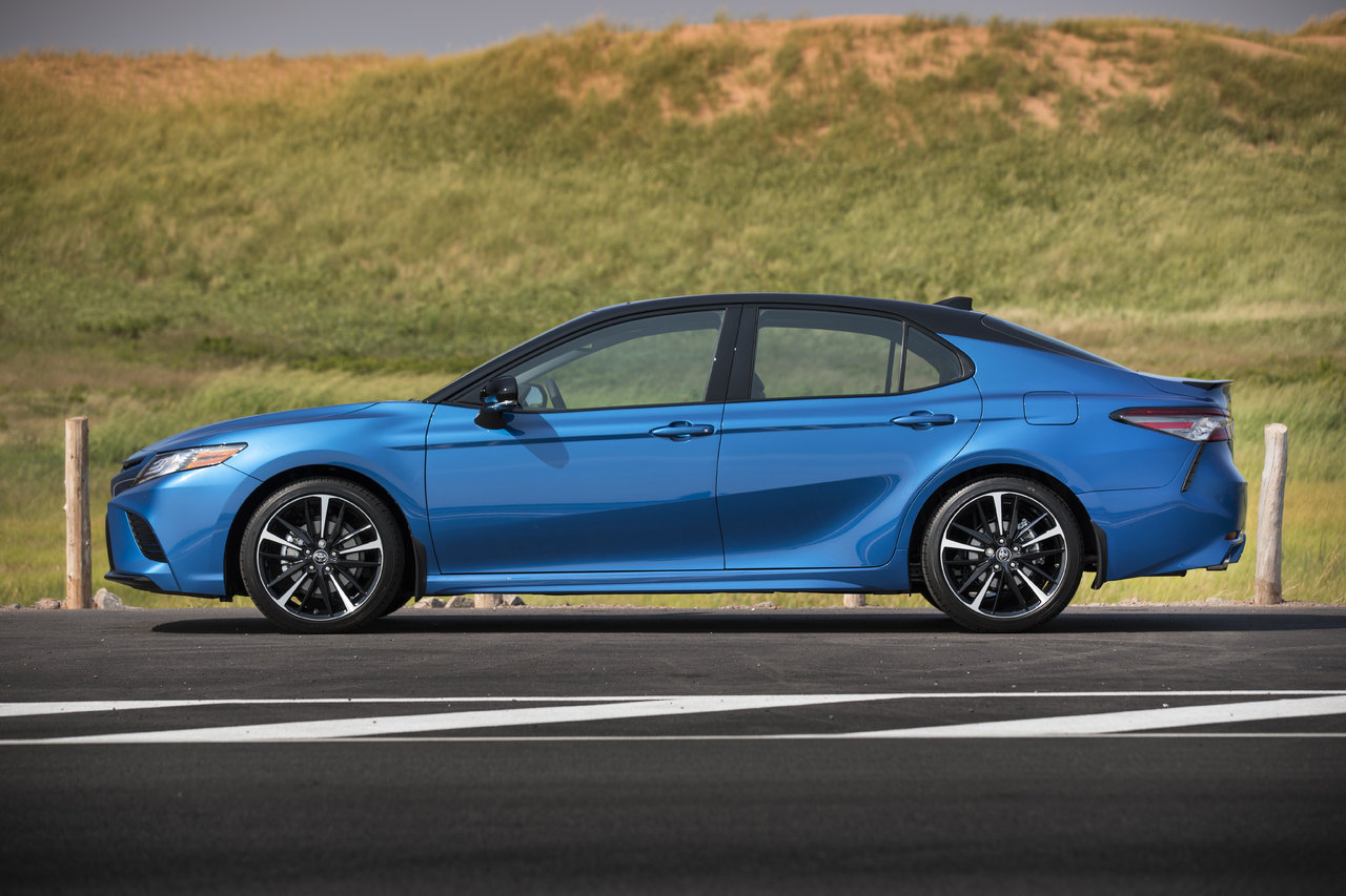 2019 Ford Fusion Hybrid vs 2019 Toyota Camry Hybrid in Longueuil