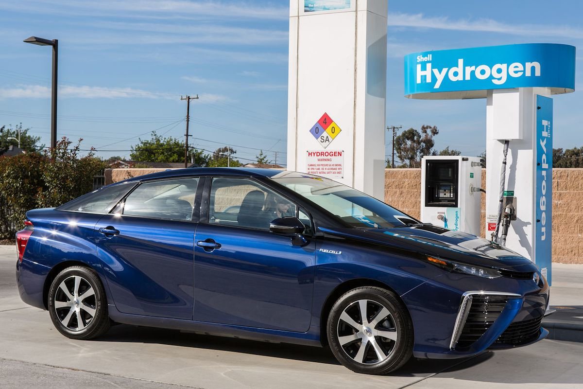 How does the Toyota fuel cell work?