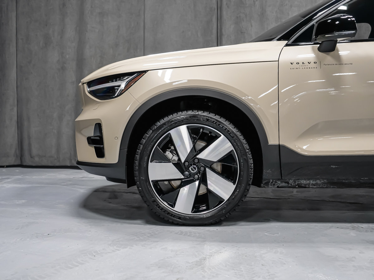 2025 Volvo EX40 SAND DUNE METALLIC - Pictures