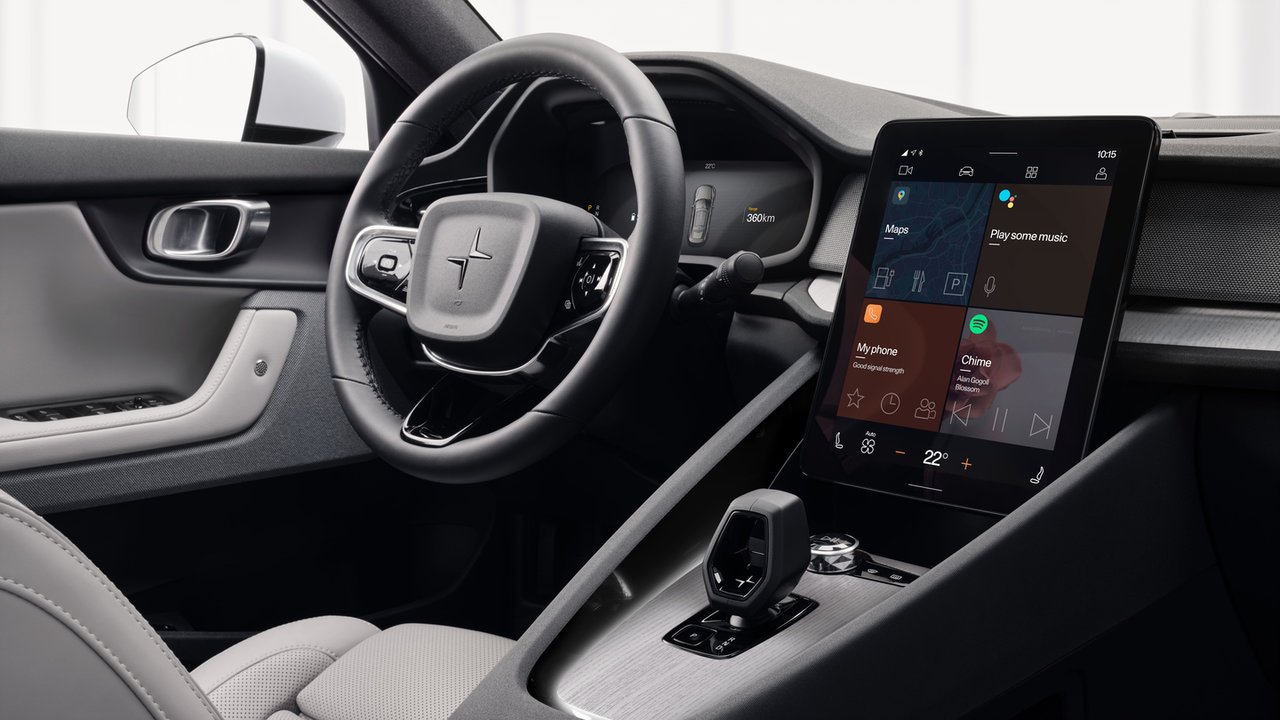 Simplifier les trajets quotidiens avec l’assistant vocal Google intégré et les cartes en direct de la Polestar 2