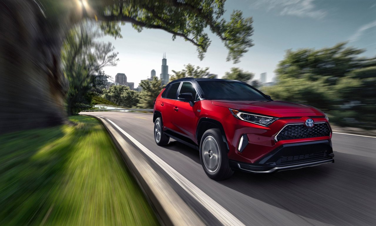 2020 Mitsubishi Outlander PHEV vs 2021 Toyota RAV4 Prime at Longueuil Toyota