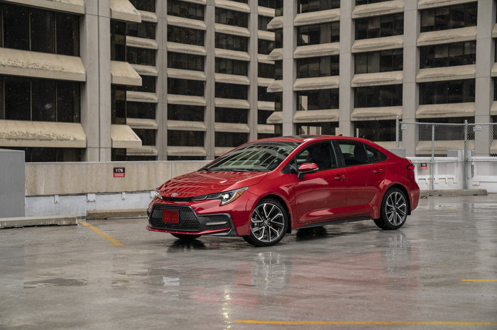 Première voiture pour votre ado : des options sûres et fiables pour l’hiver au Québec