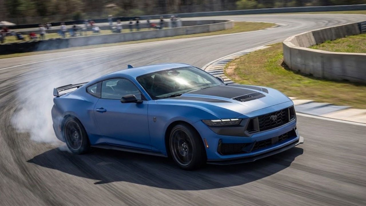 2026 Ford Mustang Dark Horse Specs & Price Canada | River Valley Ford