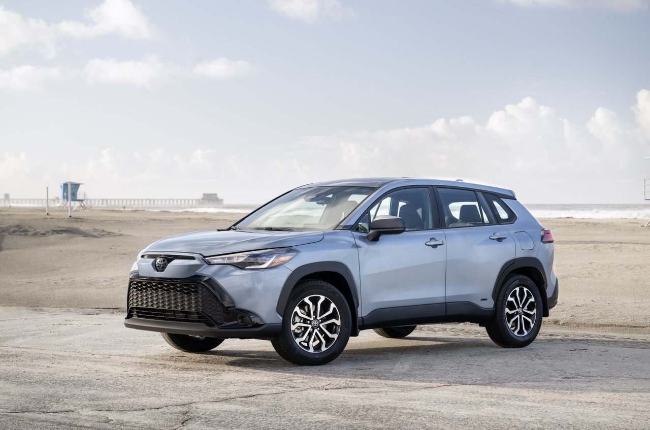 The advantages of the 2024 Toyota Corolla Cross over the Mazda CX-30