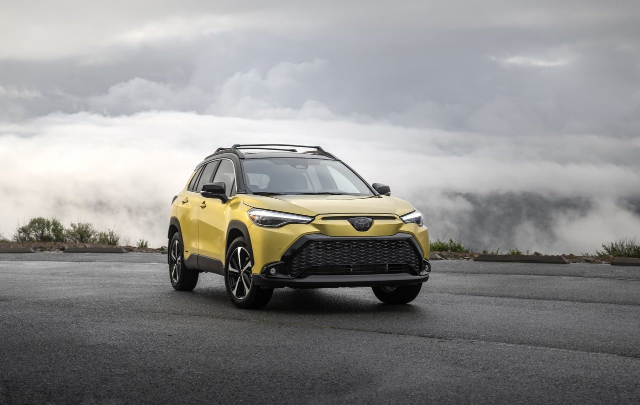 The advantages of the 2024 Toyota Corolla Cross over the Mazda CX-30