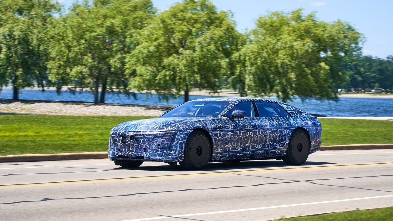 La Cadillac CELESTIQ s’aventure sur la route