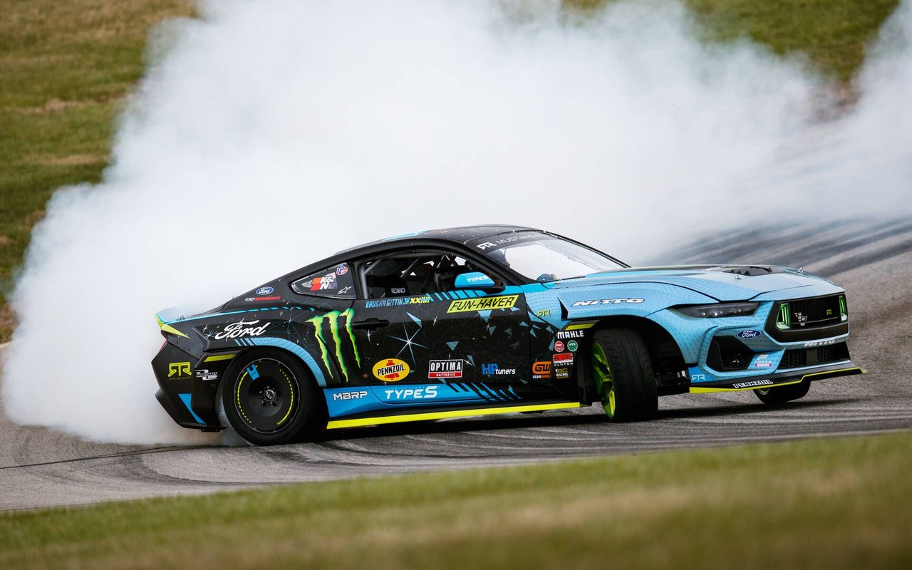 La nouvelle Mustang 2024 transformée en bolide de drift de 1300 chevaux