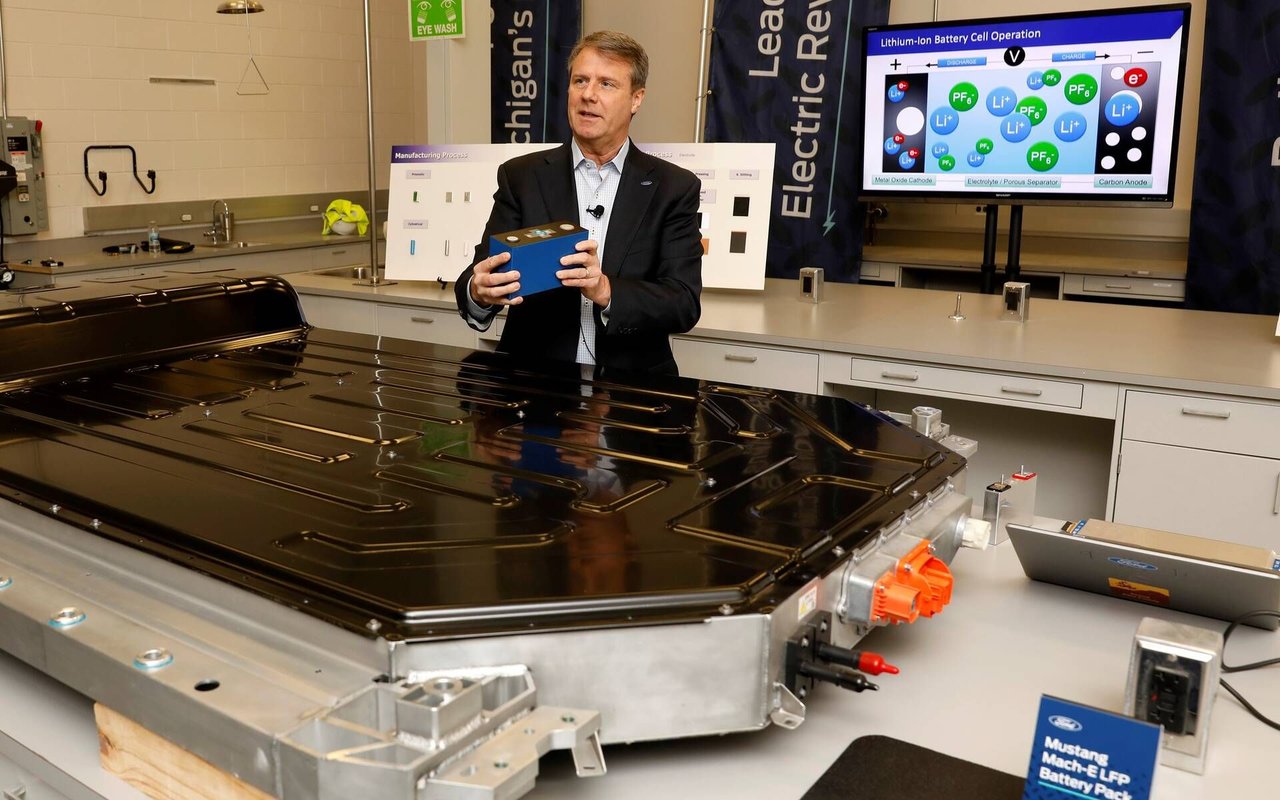Véhicules électriques : Ford produira de nouvelles batteries moins coûteuses