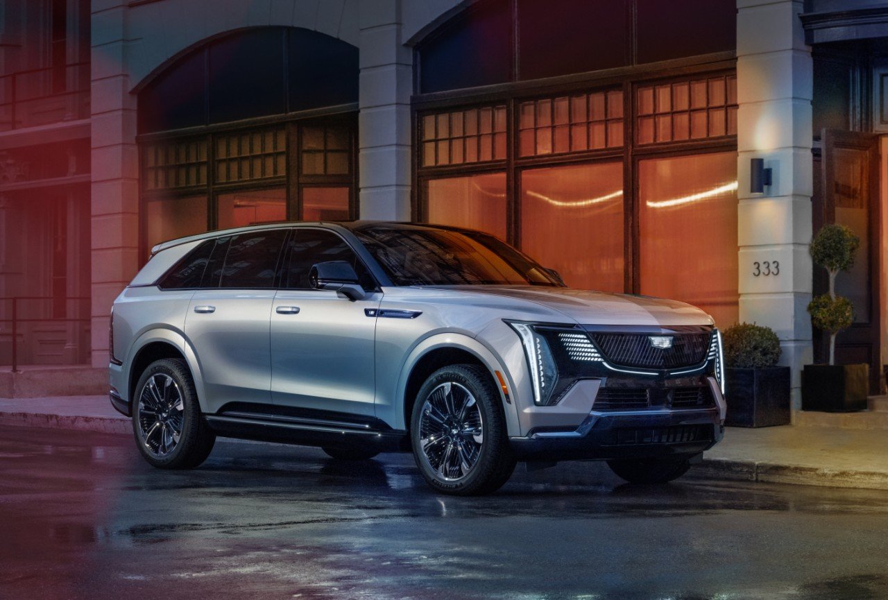 Un véhicule iconique devient entièrement électrique : Voici le Cadillac ESCALADE IQ 2025