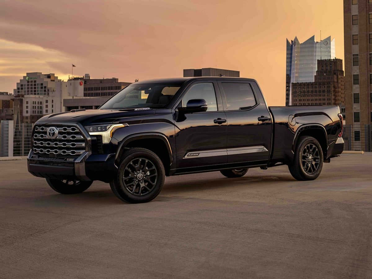 DRIVE THE TUNDRA CREWMAX SR5 2024 AND GET YOUR WINTER TIRES FOR FREE!