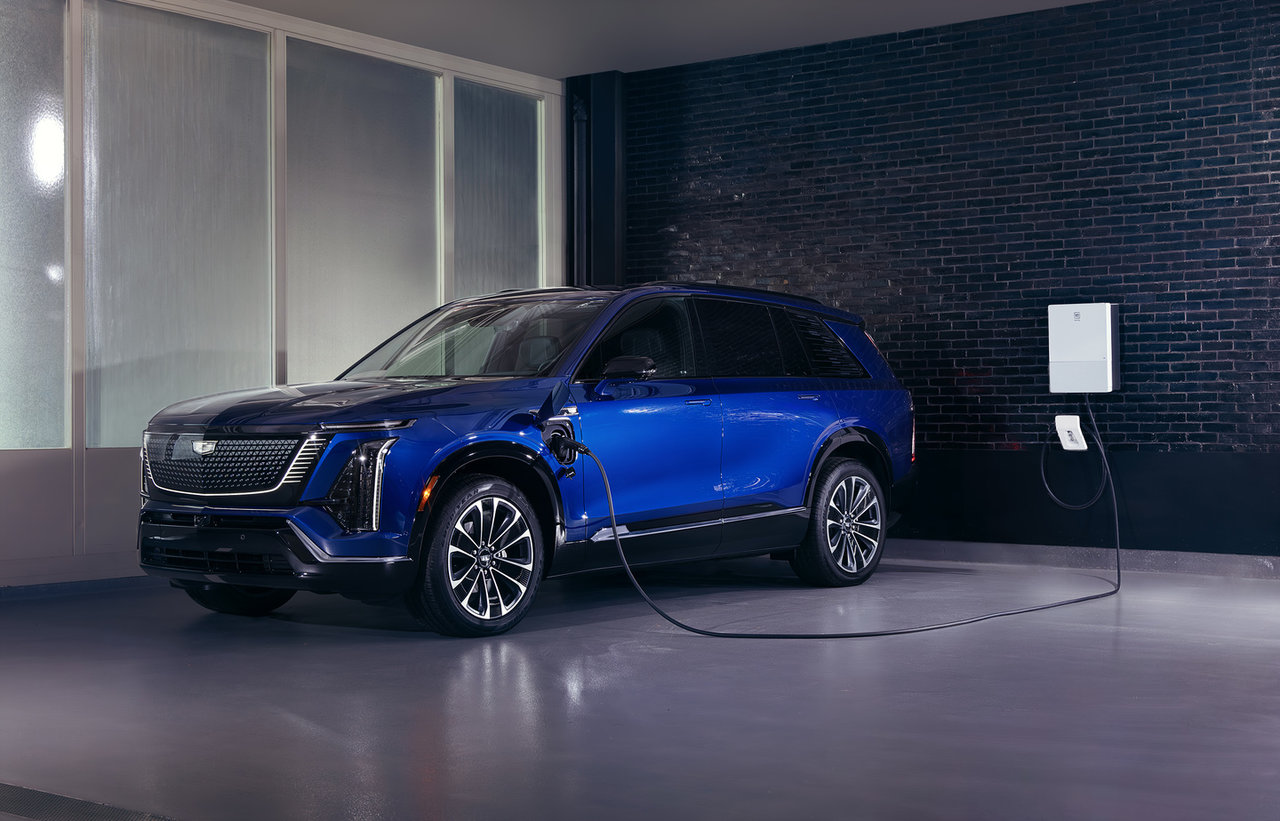 Three-Row Electric Cadillac VISTIQ: Seating, Cargo, and Dual-Motor Power Explained
