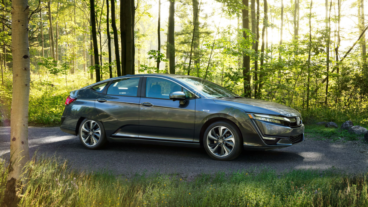 THE 2020 HONDA CLARITY HYBRID DELIVERS A PREMIUM DRIVING EXPERIENCE