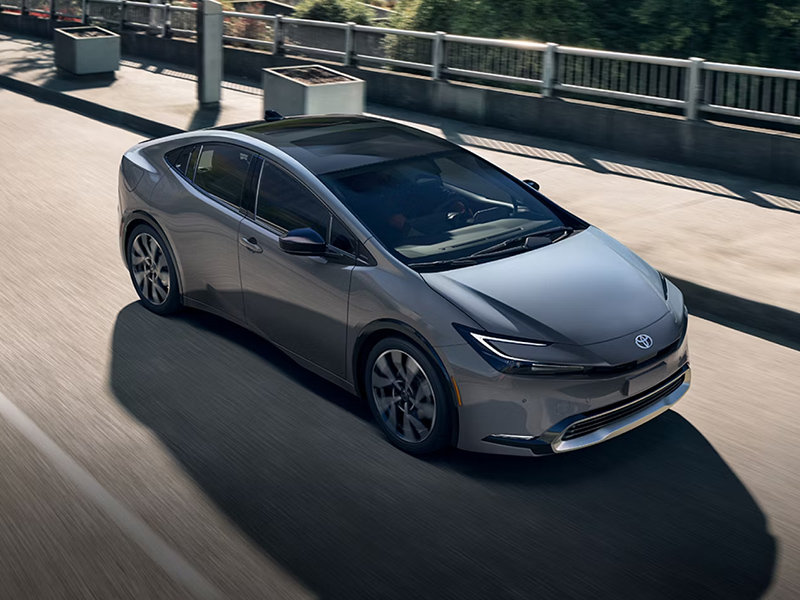 Cinq différences importantes entre les véhicules hybrides Toyota et les nouveaux véhicules Toyota hybrides branchables