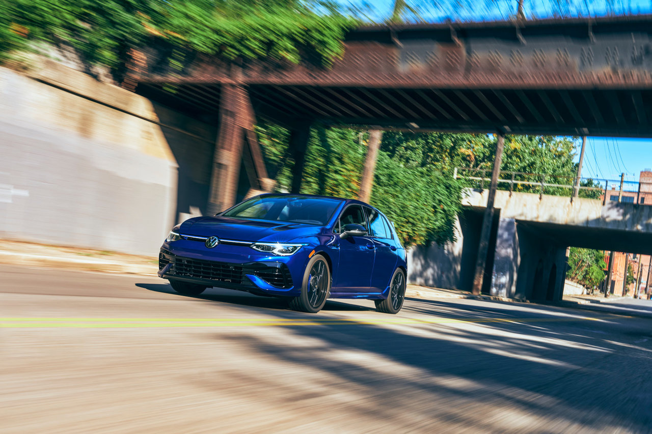 The 2024 Volkswagen Golf R: The Prototypical Summer Car for Driving Lovers