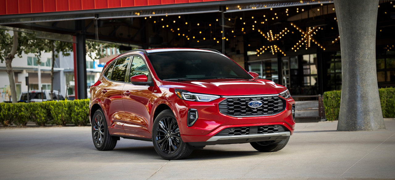 Un aperçu de ce qui fait ressortir le Ford Escape 2024 par rapport au Toyota RAV4