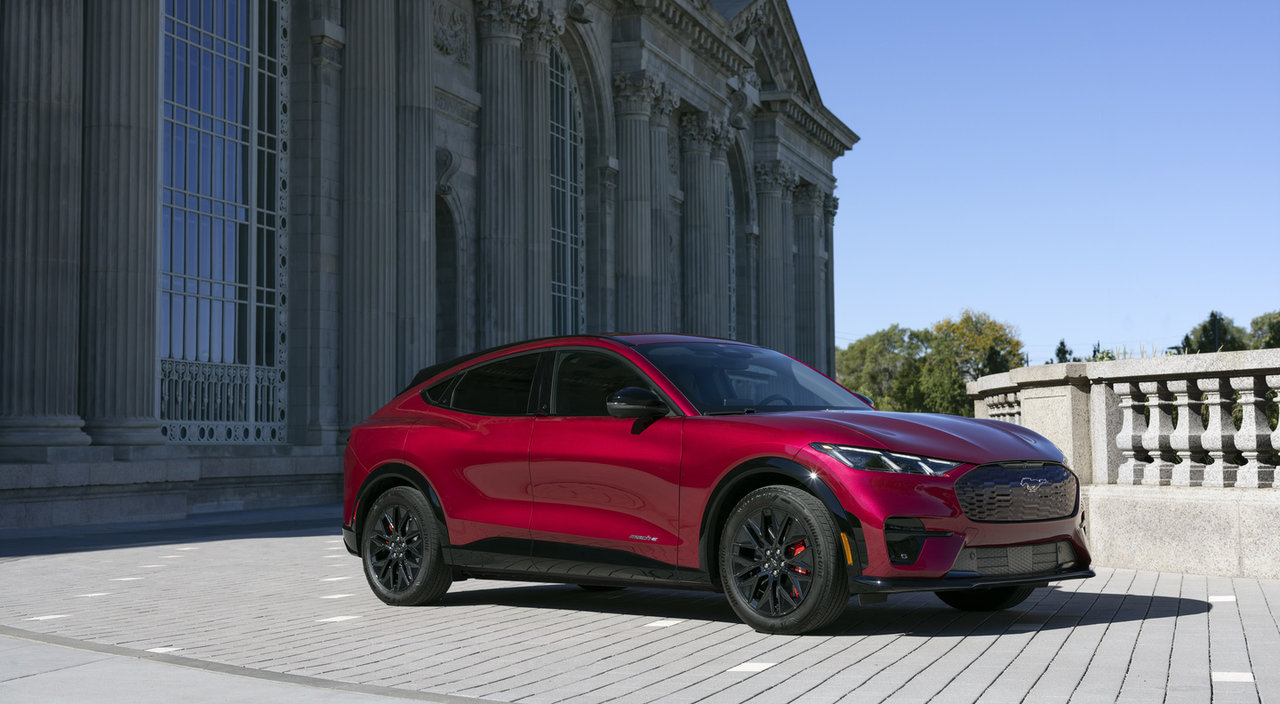 Pourquoi la Ford Mustang Mach-E 2025 répond aux besoins des familles canadiennes