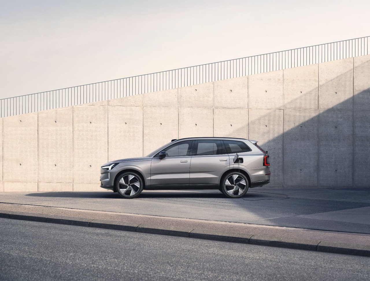 Enjoy a New Level of Comfort and Connectivity with the Volvo EX90