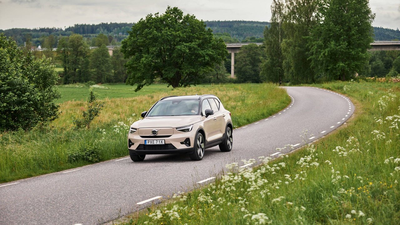 EX40 vs. EC40: Understanding the Difference Between Volvo's Two Electric Compact Models in Mississauga