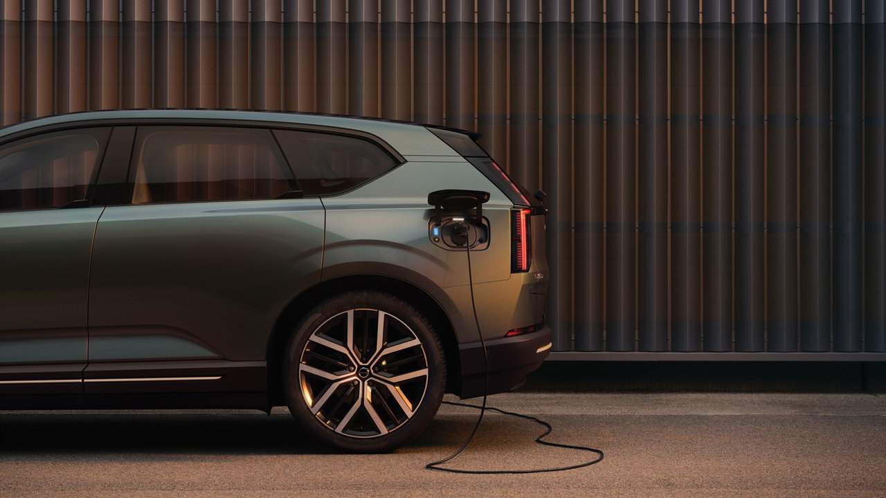 The 2026 Volvo EX60: How 800-Volt Charging Architecture Changes the Road Trip Equation for Mississauga Drivers