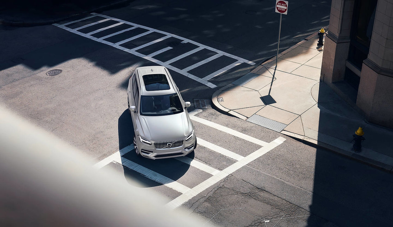 2021 Volvo XC90 vs. 2021 Lexus RX: Style and Substance