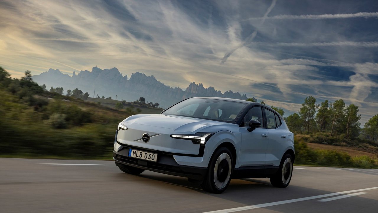 Volvo EX30 2026: The Entry-Level Electric Volvo For Edmonton Urban Driving