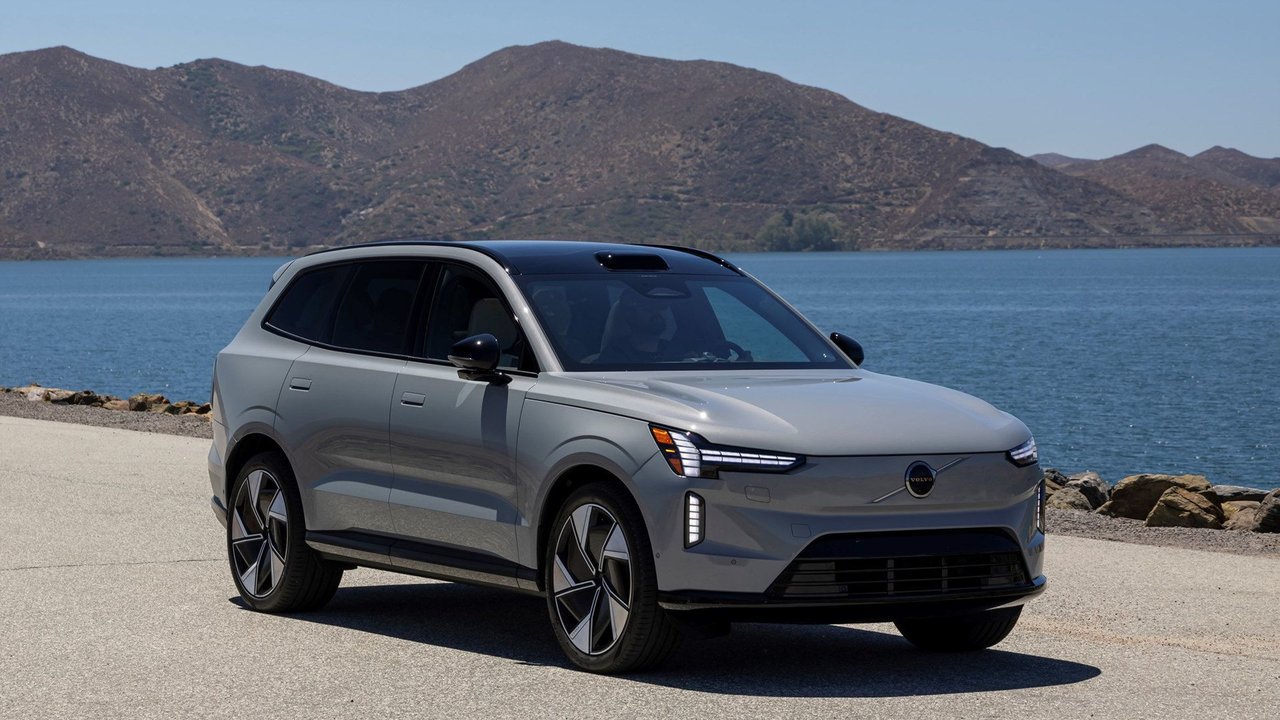 What is 800-Volt Charging? How the 2025 Volvo EX90 Will Change EV Ownership in Oakville