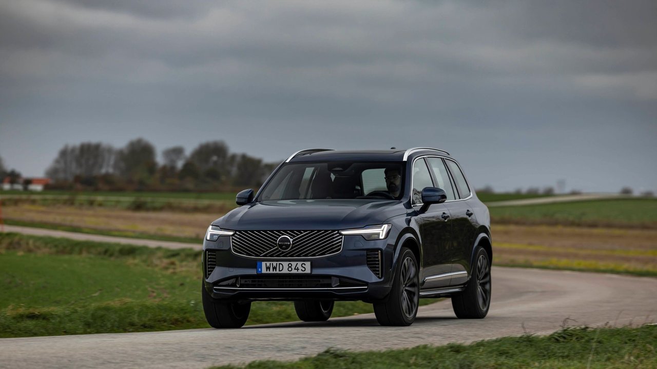 Can the 2026 Volvo XC90 B6 Mild Hybrid Handle Your Cottage Towing Needs?