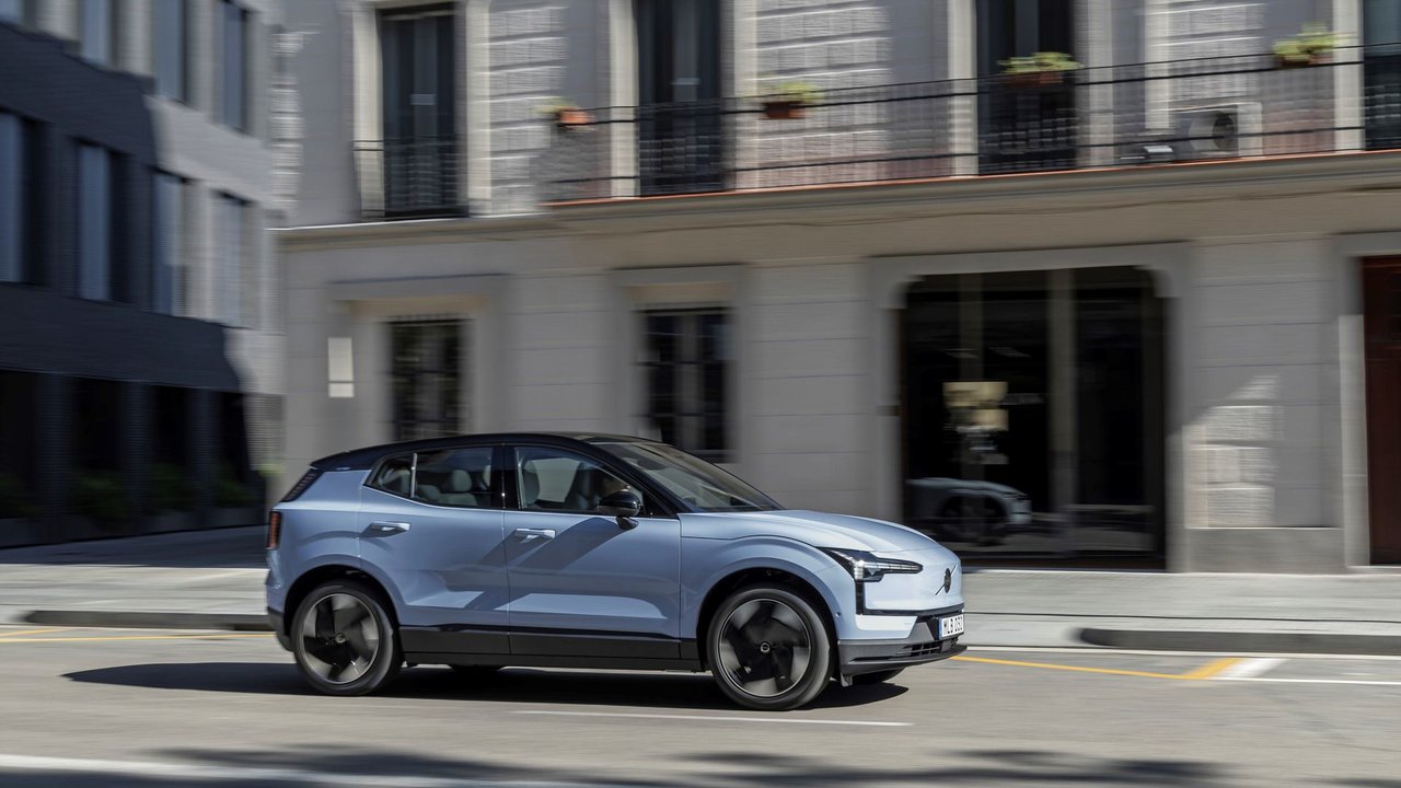3 Ways the 2026 Volvo EX30’s Twin-Motor AWD Sharpens Everyday Acceleration