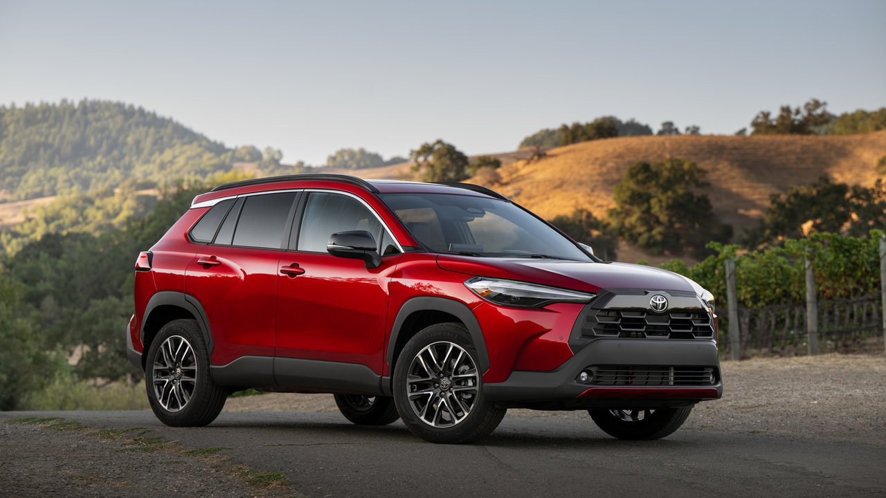 Understanding Your 2026 Toyota Corolla Cross Powertrain Choices