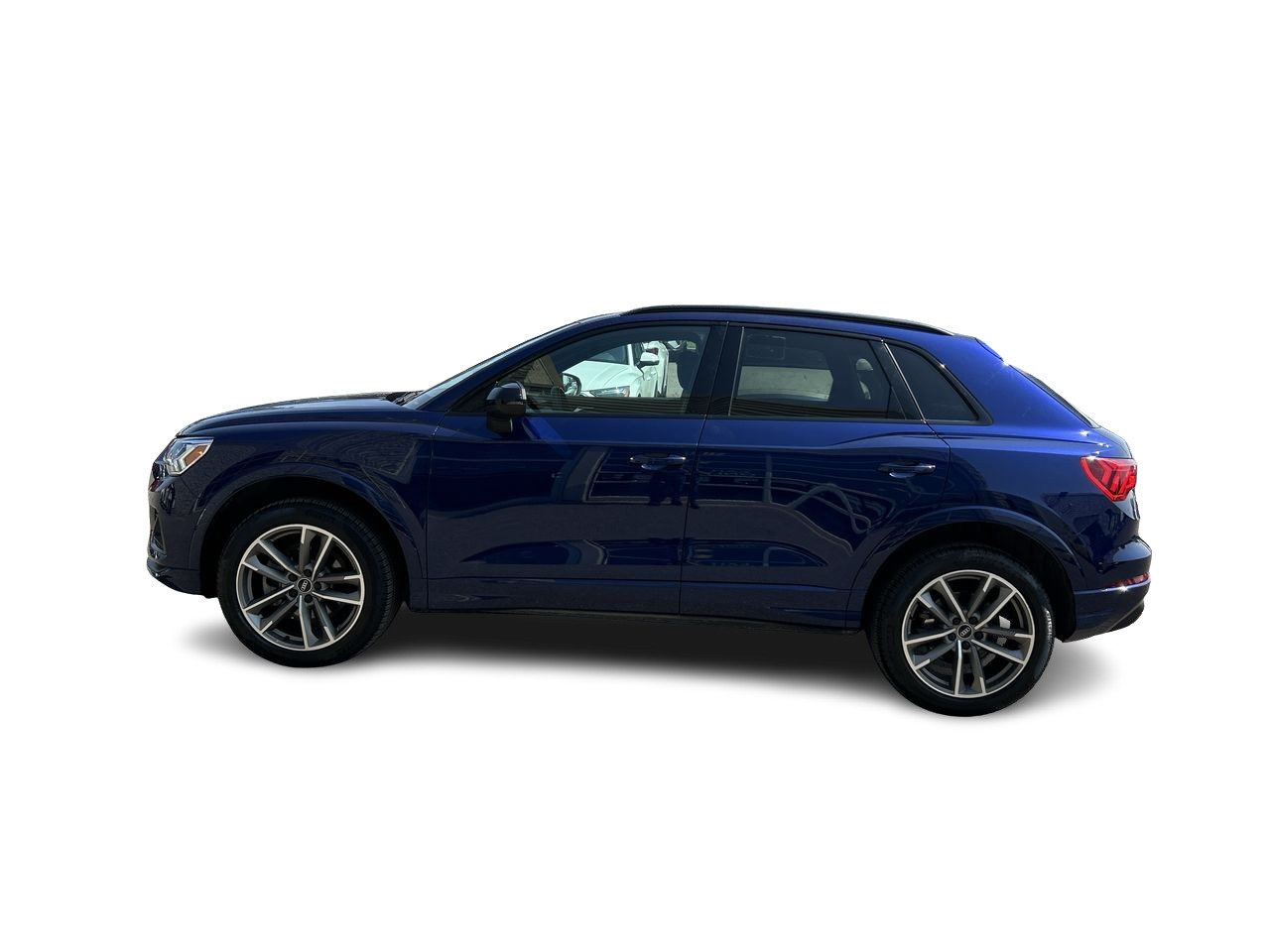 Used 2022 Navarra Blue Met Audi KOMFORT image 5